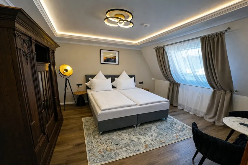 Grauburgunder Suite | Stylish Retreat I Altstadt - Image 1