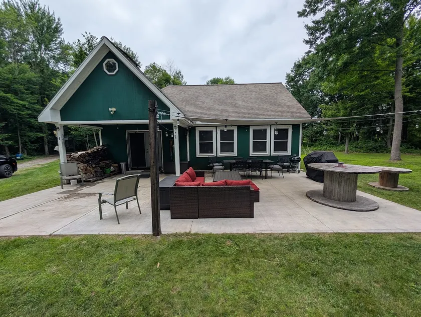 lake front house on 51 acres - Image 1