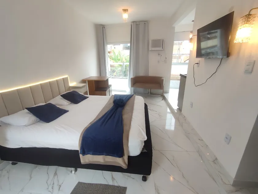 Newly Renovated Studio Apartment - Image 1