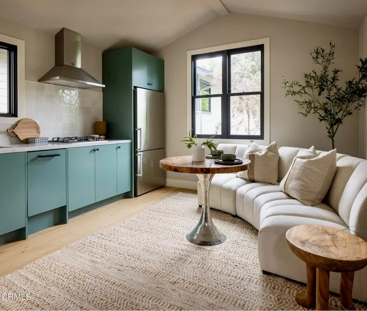 Stylish Pasadena Retreat • Oak Garden • King Bed - Image 1