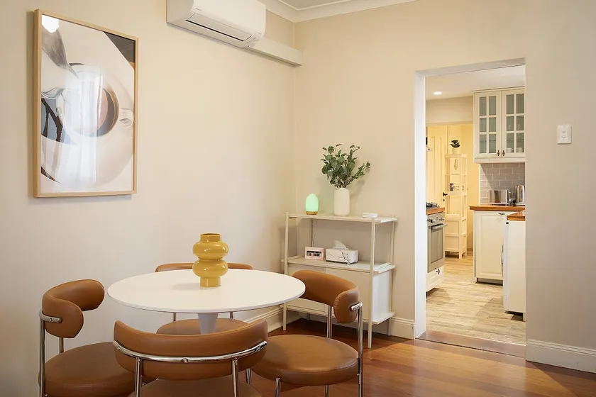 Elegant Pyrmont Home | Walk to The Star & Harbour - Image 1