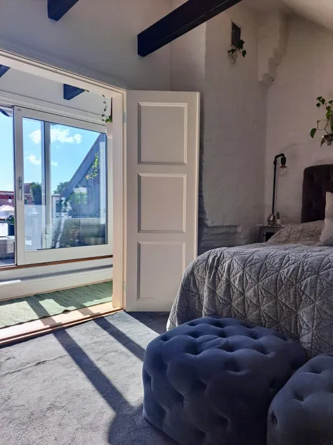2 floors, roof terrace & free electric parking - Image 1