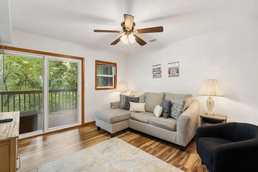 The Greenview Haven: Cozy For 6! - Image 1