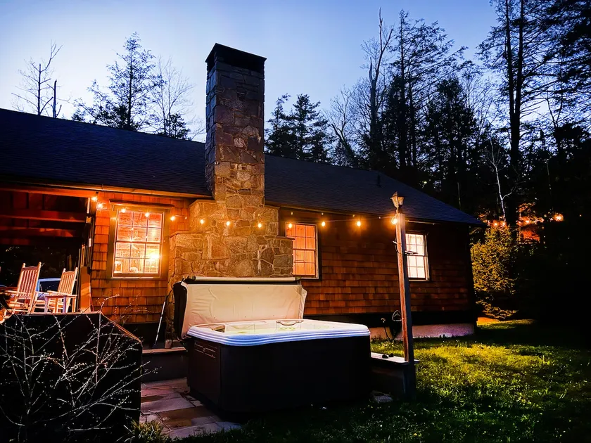 Cabin: Hot Tub/Fire/Stream Access - Image 1