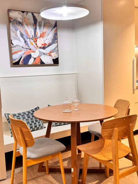 Mel CBD Cozy Apt • Free Parking • Walk Everywhere - Image 1