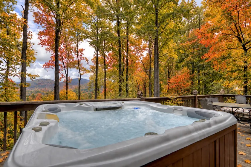 Wind Rush- Pet-friendly retreat featuring breathtaking mountain views, hot tub, WiFi, paved roads, and convenient proximity to downtown Ellija - Image 1