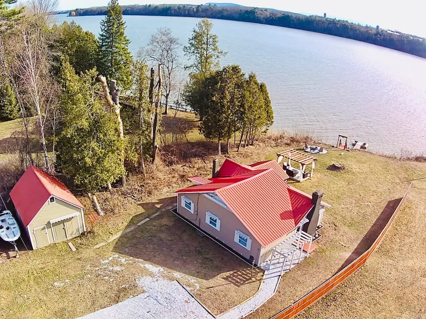 Incredible Lakefront Paradise - Image 1