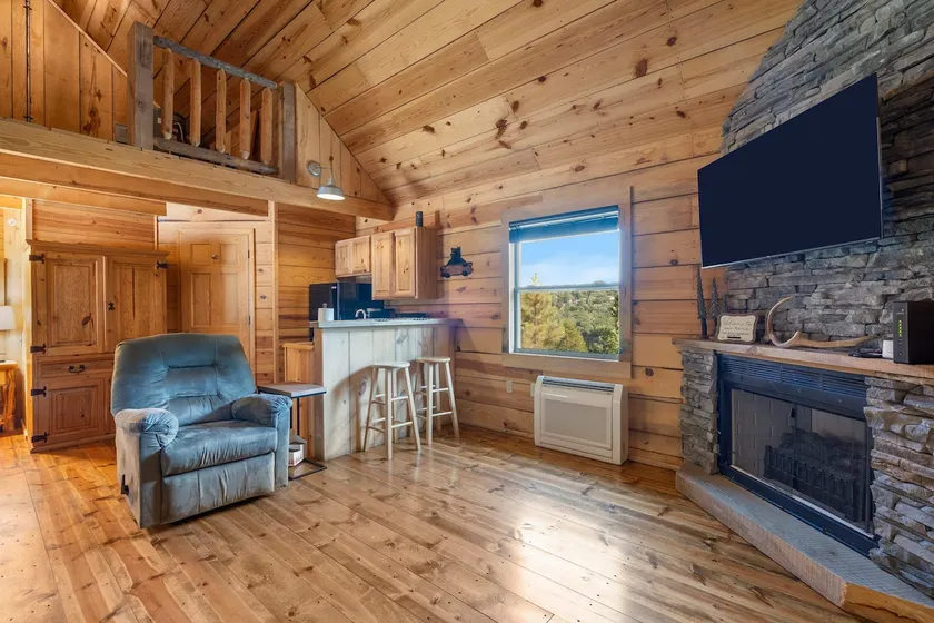 Scenic 'antler's Lodge' Cabin w Grill in Branson - Image 1