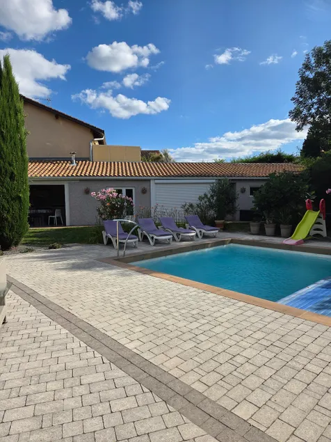Chez Patricia en Beaujolais - Image 1