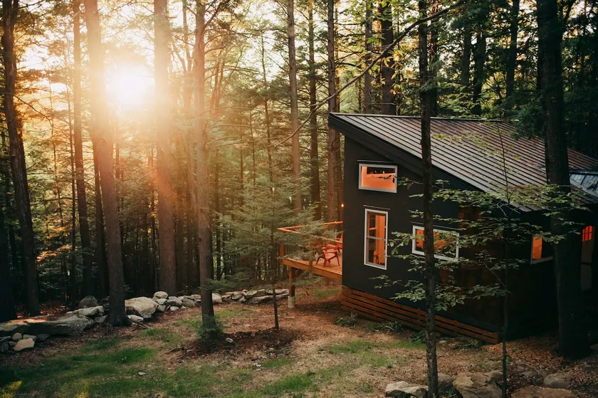 Modern Tiny Cabin Near Belgrade Lakes - Image 1