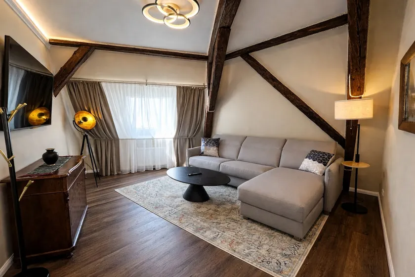 Pinot Blanc Suite | Charm & Modern I Old Town - Image 1