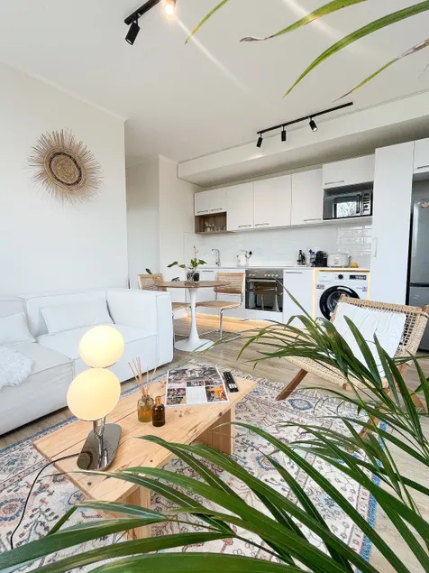 Bright Modern Apartment | Pool, Braai & Workspace - Image 1