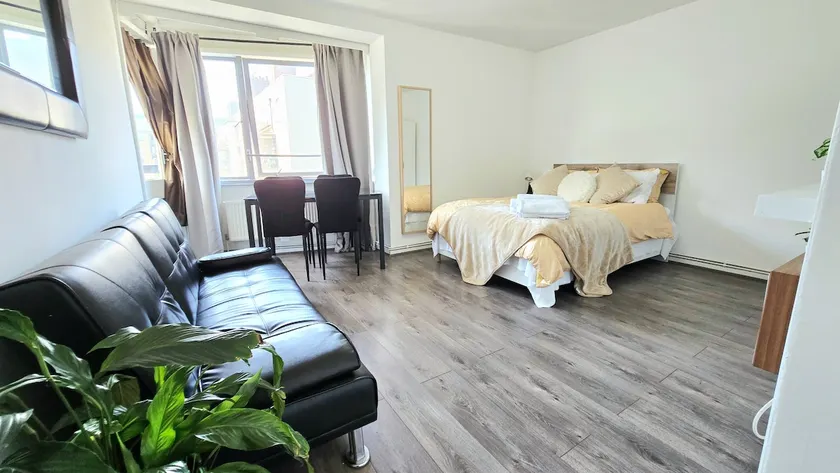 2 Bedroom Apartment in East London - Image 1