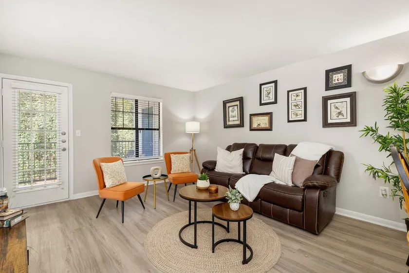 Elegant Riverside Escape | DT, UT, Lady Bird - Image 1