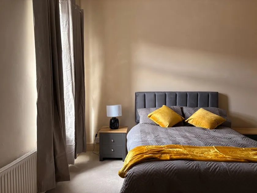Breck House, 10 Mins to City Centre 5 Min Walk to Anfield Stadium - Image 1