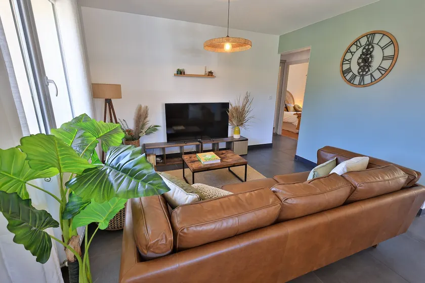 Slice of heaven for 4 people in Saint-Nazaire-les-Eymes - Image 1