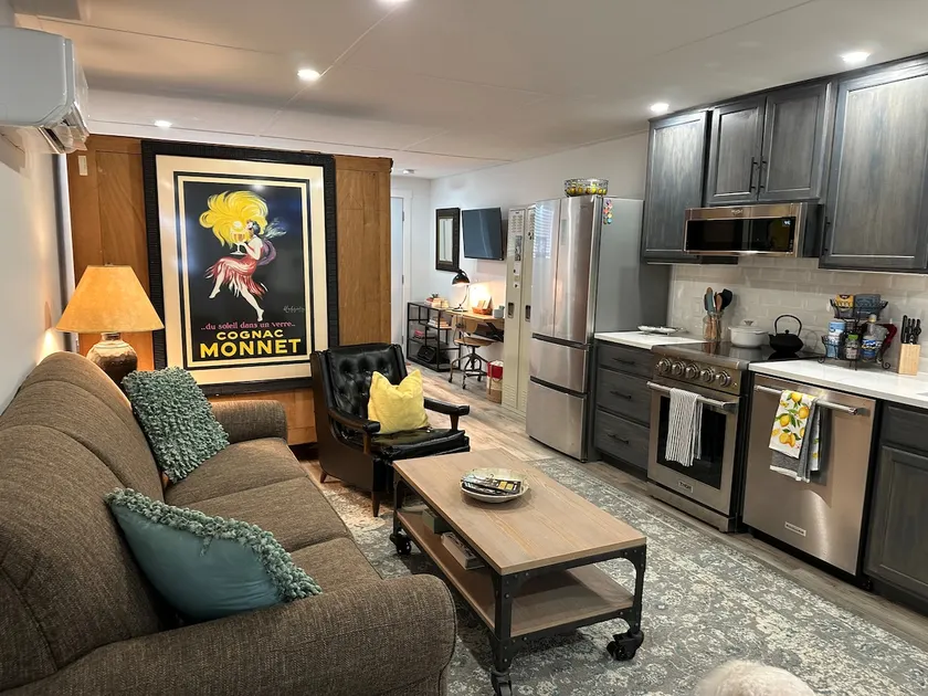 Cozy Guest House Near Park - Image 1