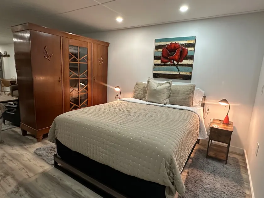 Cozy Guest House Near Park - Image 1