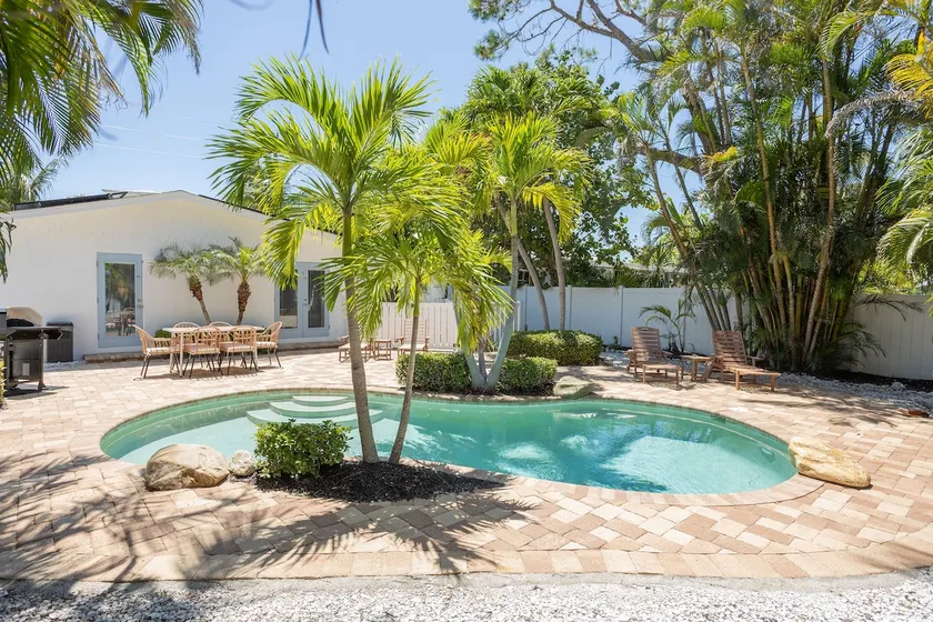 Cozy Cottage - POOL HOME! 3/3 - Image 1