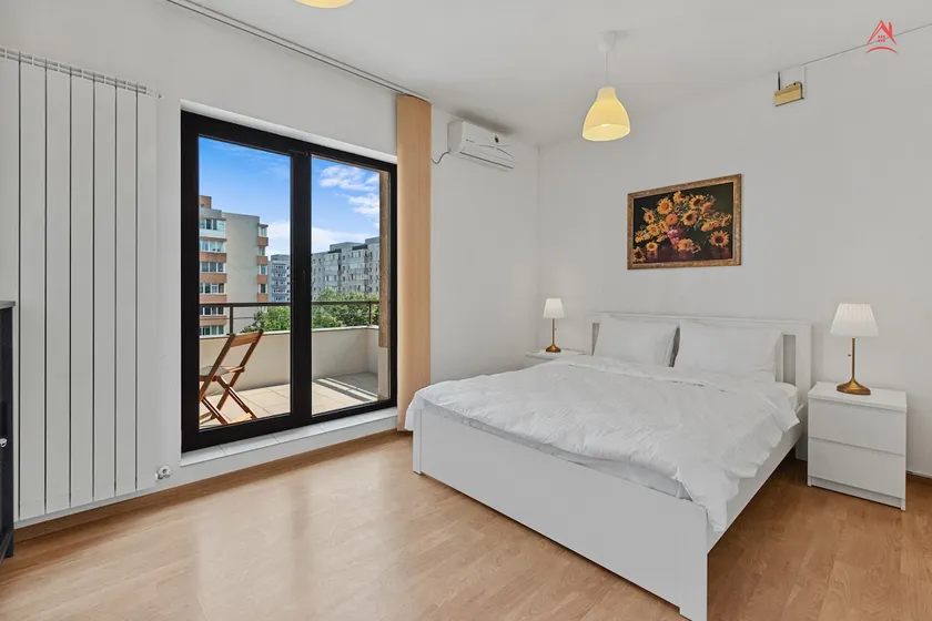 ParkPlaza 12B - Image 1