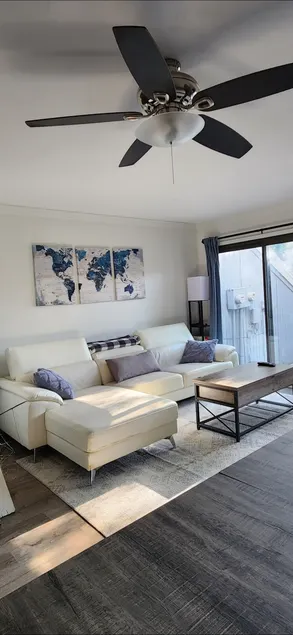 Spacious Lenexa Townhouse w/ Pool/Ping-Pong Table - Image 1