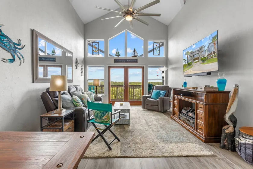 The Crane’s Nest: Charming Waterfront Retreat - Image 1