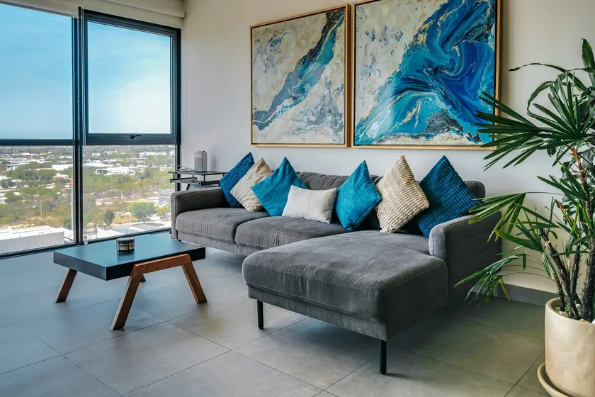 Luxury Stay on Vía Montejo Across from Embassy - Image 1