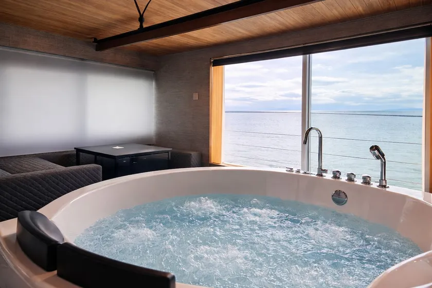 BU1 Private Terrace House | Pet-Friendly - Image 1