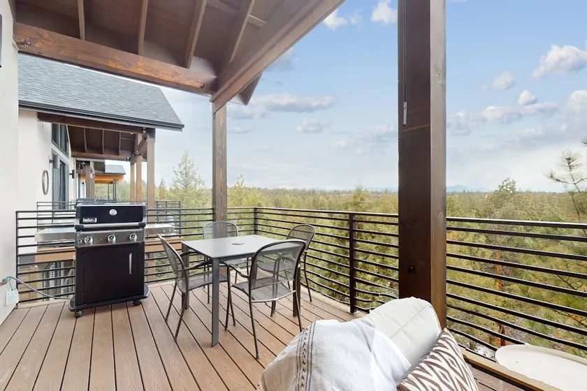 Modernist Mountain View Retreat in Old Mill!! Hot Tub!!!  Pool Table!!! - Image 1