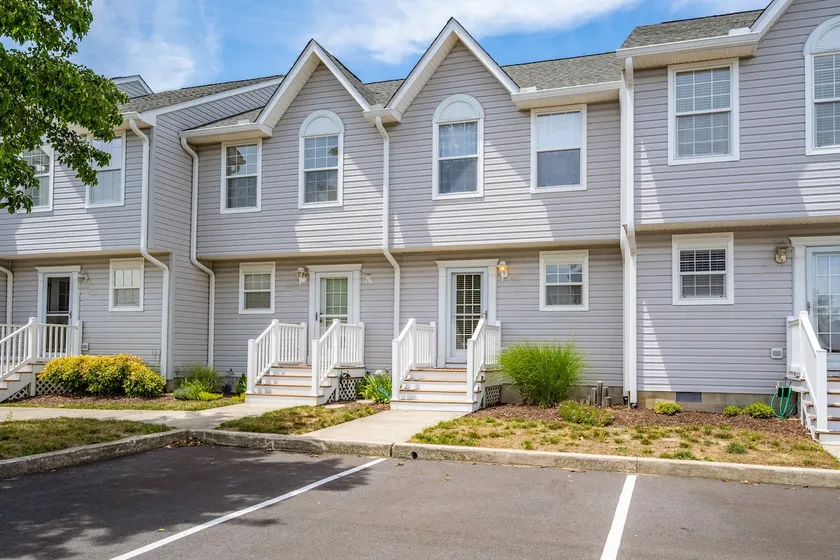 Townhouse 2.5 miles to Bethany Beach w/Pool - Image 1