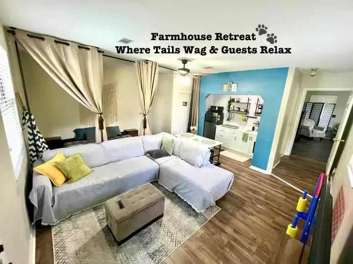 Your Cozy Farmhouse Retreat | 5 minutes to I-75 - Image 1