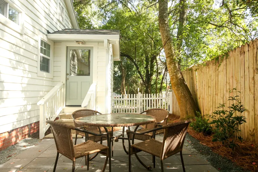 NEW Charming Old Town Cottage – Walk Parks/Coffee - Image 1