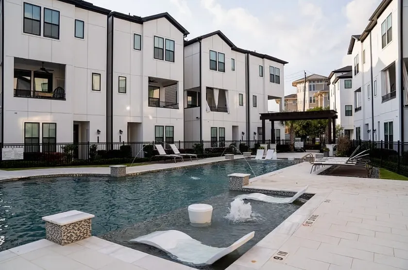Chic Townhome Near Med & City - Image 1