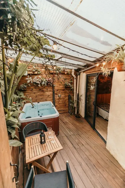 MyInsolite – Jacuzzi, Mystery, and Tropical Getaway - Image 1