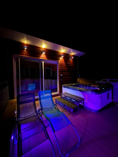 House with private hot tub and quiet & relaxing terrace - Image 1