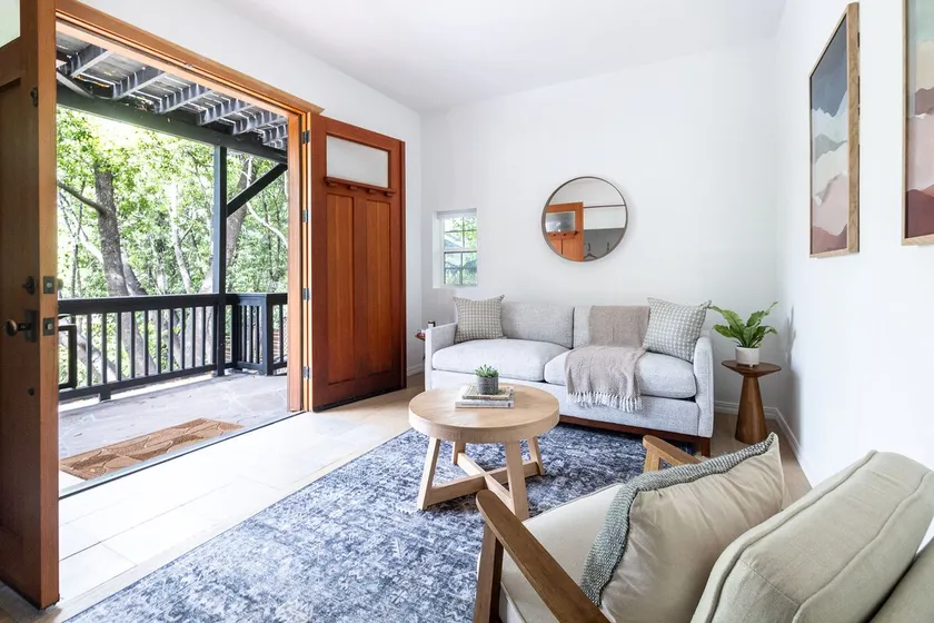 Modern Tam Valley Hideaway - Image 1