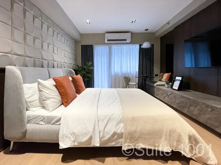 Suite 1001 - Image 1