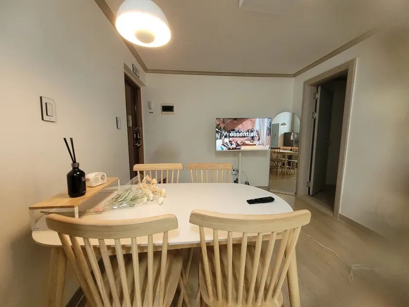 New Special Price/Daejeon Tourism Center/Up to 6 people/Traffic Center Banwoldang Station 5 minutes walk/Jungang-ro/2 bedrooms/Free parking - Image 1