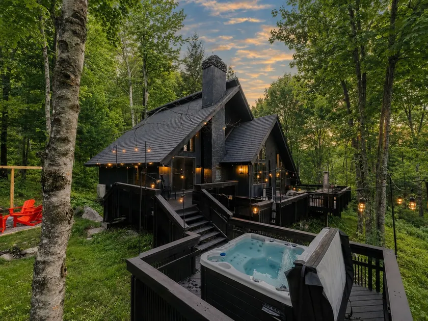Hot Tub|Firepit|Pets|Near Hiking, Lake & Okemo - Image 1
