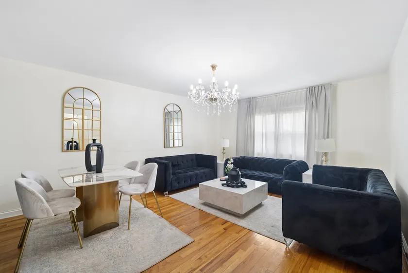 Elegant 2-Bedroom APT w/free parking on 2nd floor - Image 1