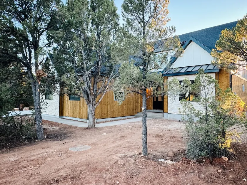 Secluded East Zion Retreat | Hot Tub + Cold Plunge - Image 1
