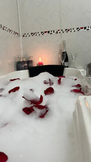 Romantic Jacuzzi apartment, near the airport - Image 1
