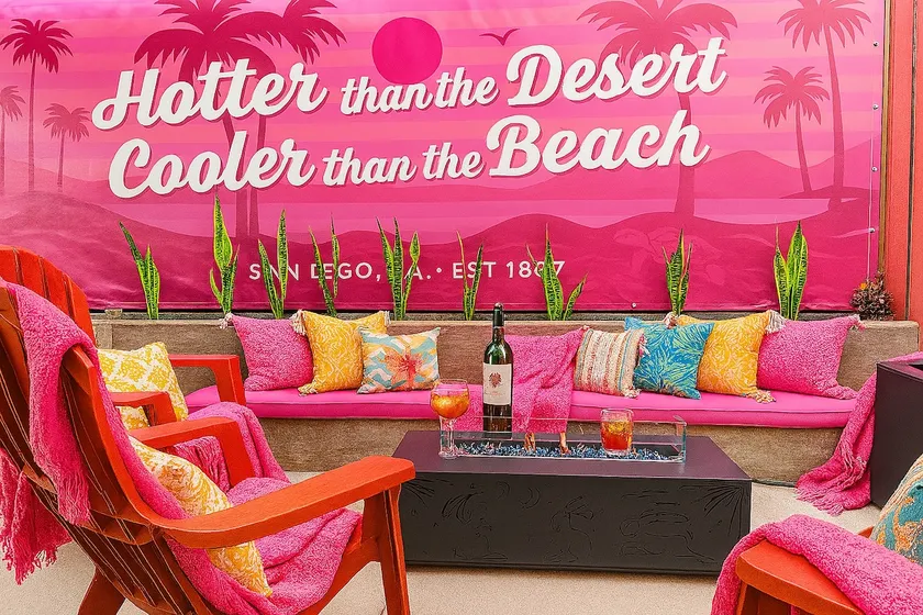 Pink Glam CHIC Getaway• king beds• Makeup• Selfies - Image 1