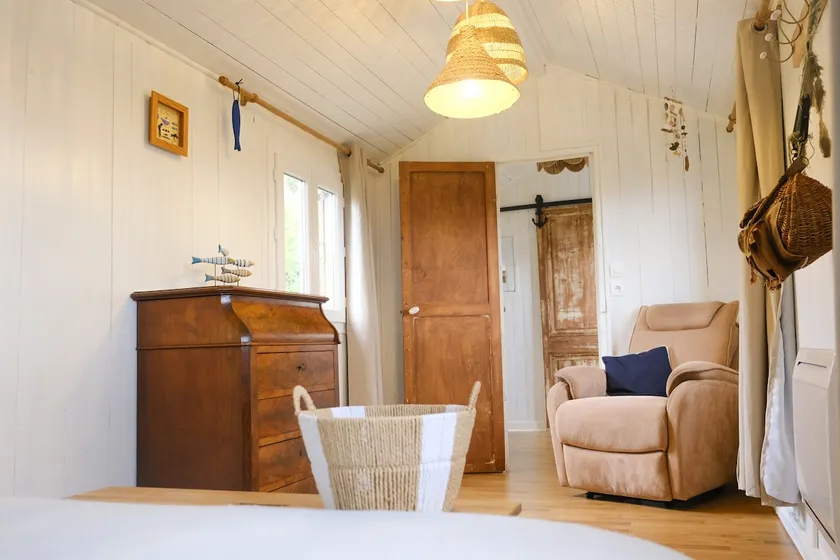 The small cabin, small sea view. - Image 1