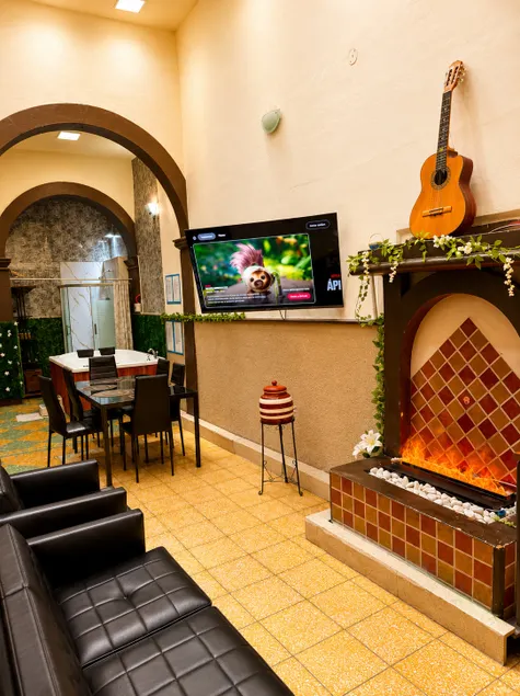 Large family home with a jacuzzi in the downtown area - Image 1