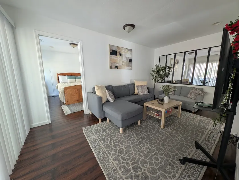2‑BR Guesthouse w/Kitchen & Parking near SF & Napa - Image 1