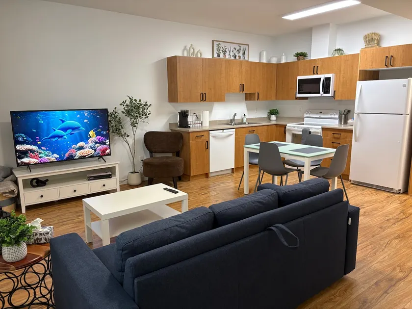 Modern Comfort in Kamloops - Image 1