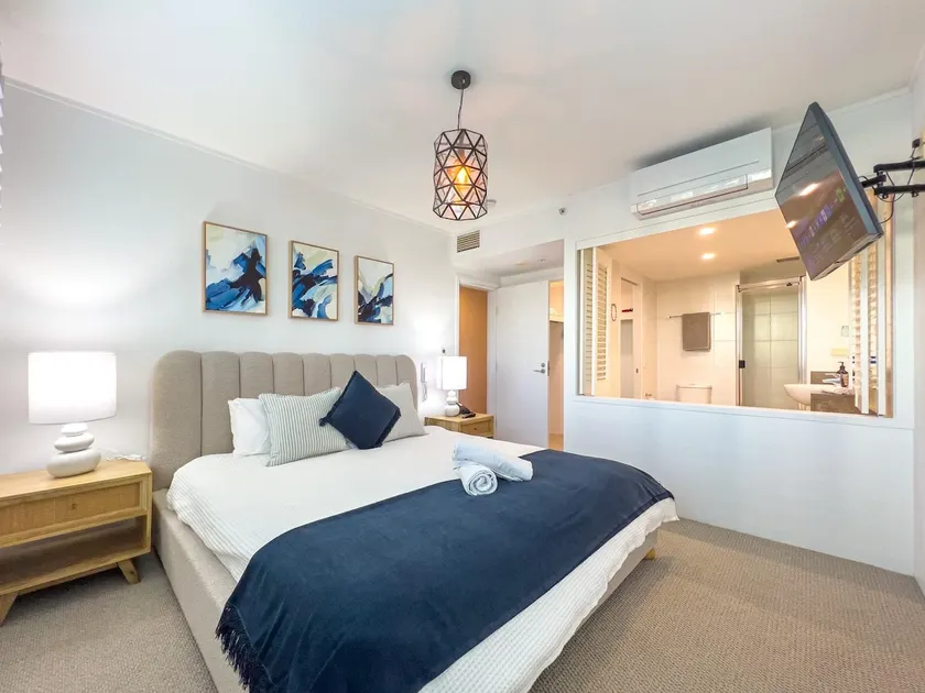 Broadbeach on the Park - Image 1