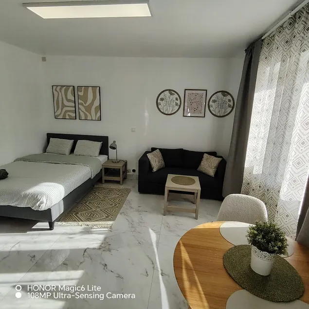 Spacious, warm and cozy studio - Image 1