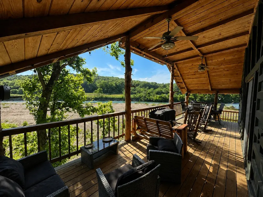Riverfront+Jacuzzi+Fireplace+6Bed+3Bath+Bar+BBQ - Image 1